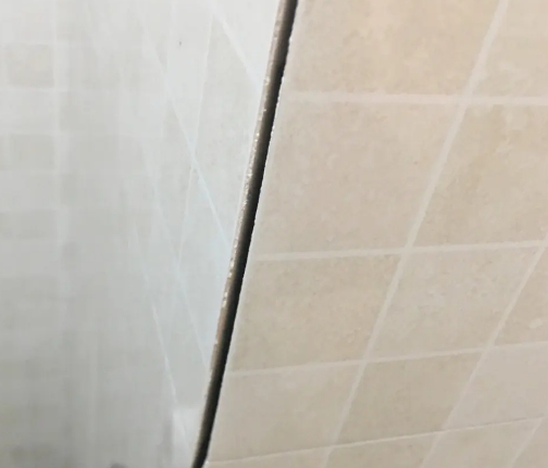 越秀瓷砖空鼓维修公司分享阳台瓷砖脱落的修复过程可以分为以下几个步骤